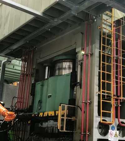 Pressa per idroformatura tubi CNC